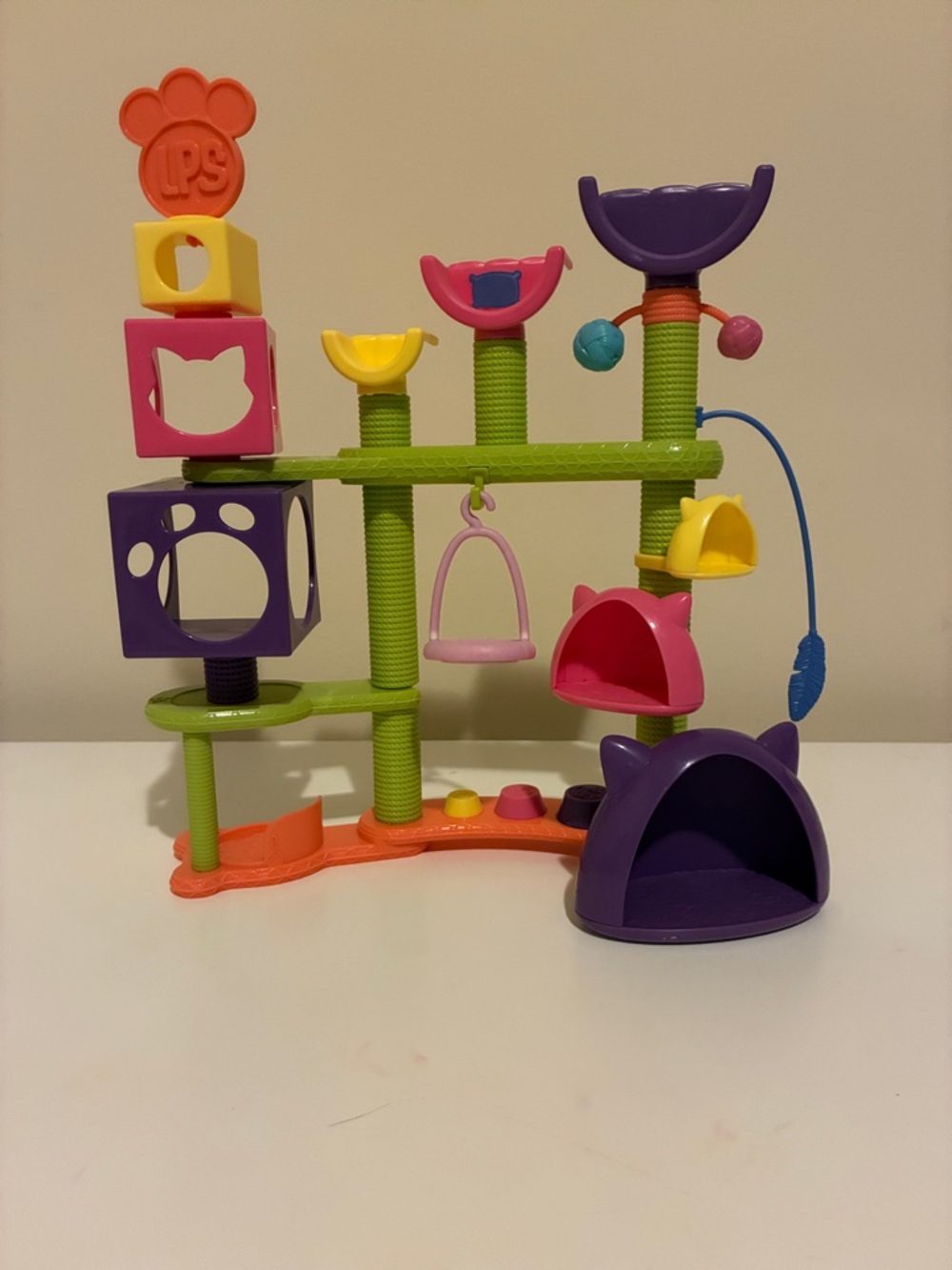 Gen 6 LPS Cat Hide Away Play Set